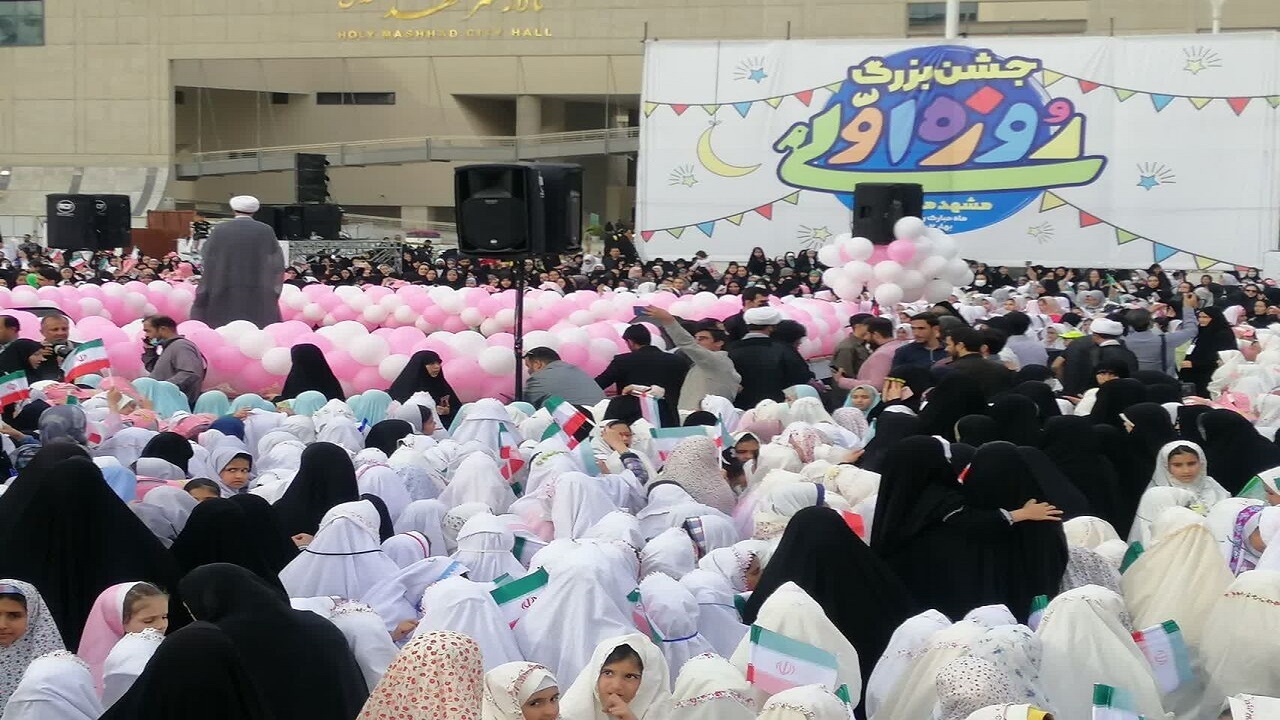 جشن روزه اولی‌ها ویژه بیش از ۱۰ هزار دانش‌آموز دختر در مشهد برگزار شد