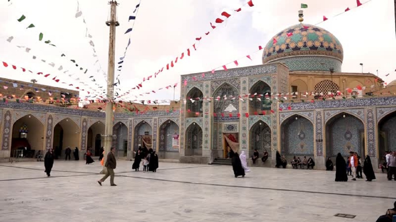 استقبال بی نظیر گردشگران نوروزی از امامزاده عبدالله بافق