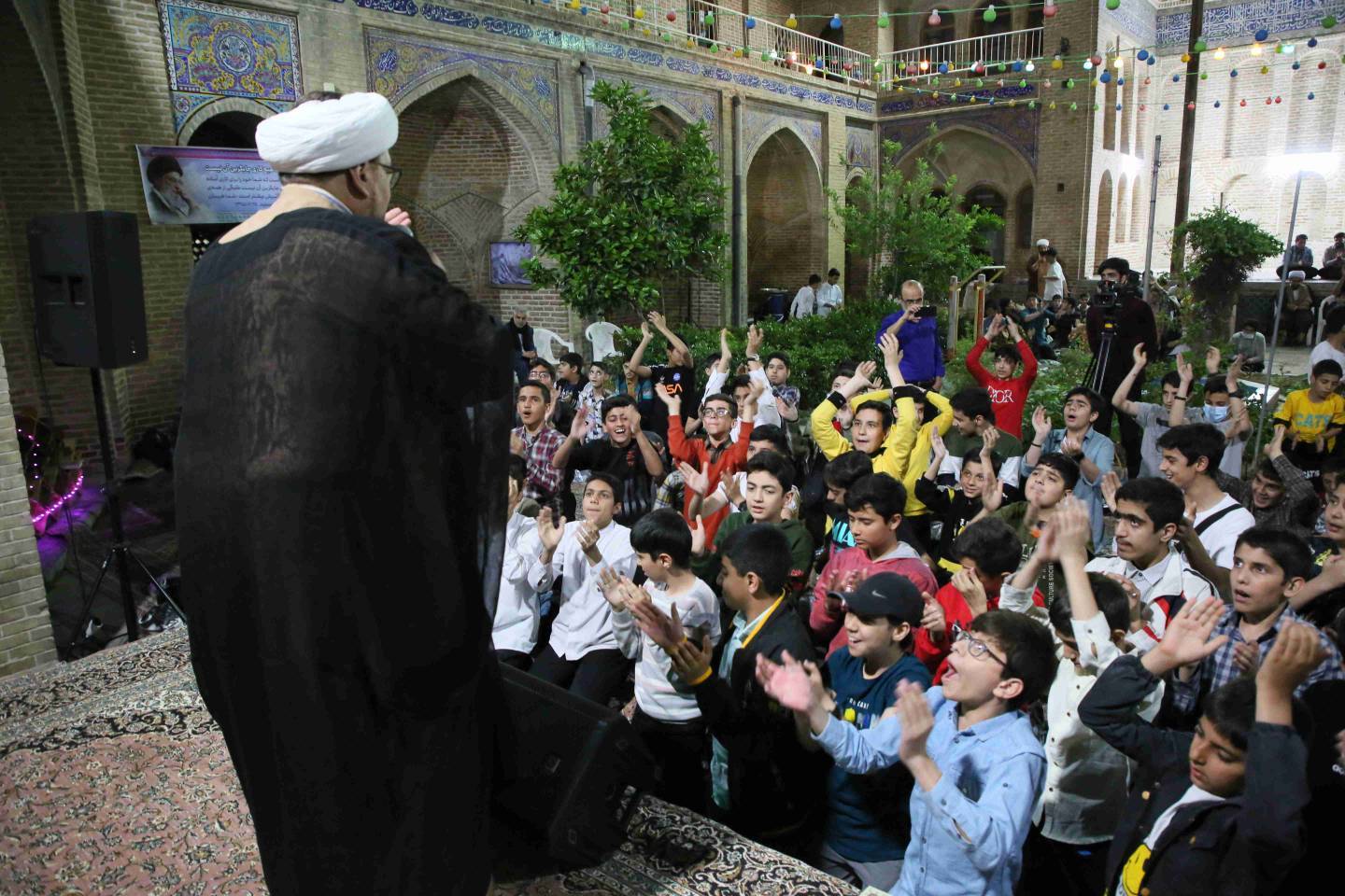 شادی دانش آموزان روزه اولی