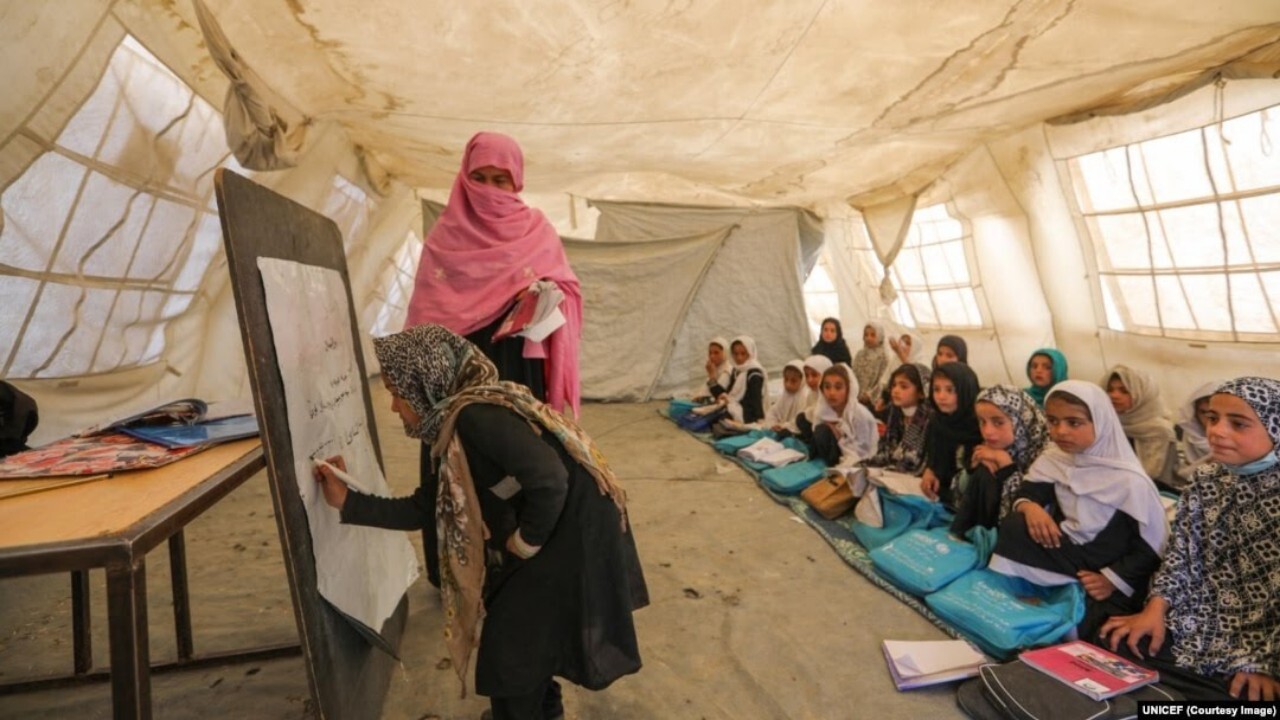 ارائه آموزش به ۳۰ هزار کودک بازمانده از تحصیل در افغانستان