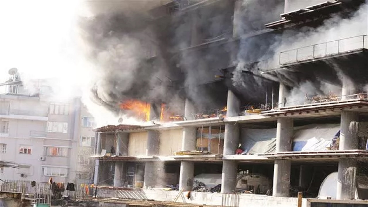 ۴ کشته و زخمی در آتش سوزی هتل ۷ طبقه استانبول