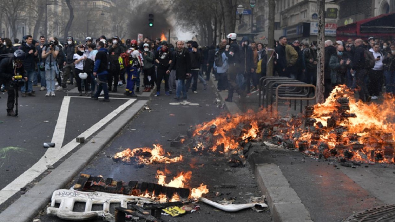 درخواست احزاب چپ گرای فرانسه برای تشدید اعتراضات