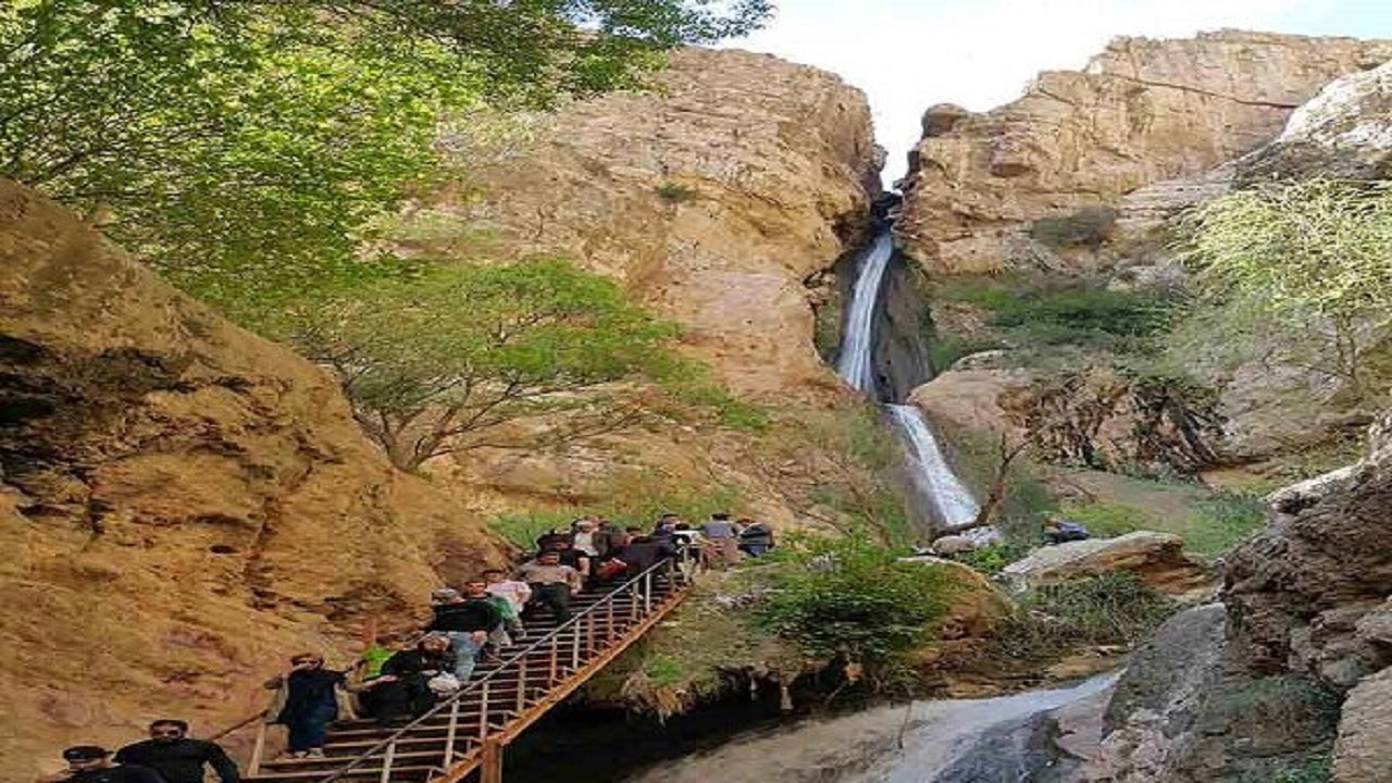 آبشارها یکی از جاذبه های طبیعی کرمانشاه