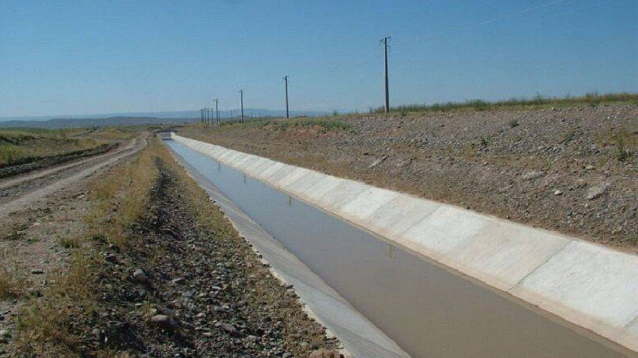 آب زاینده‌رود وارد کانال‌های اصلی آبیاری کشاورزی شرق اصفهان شد