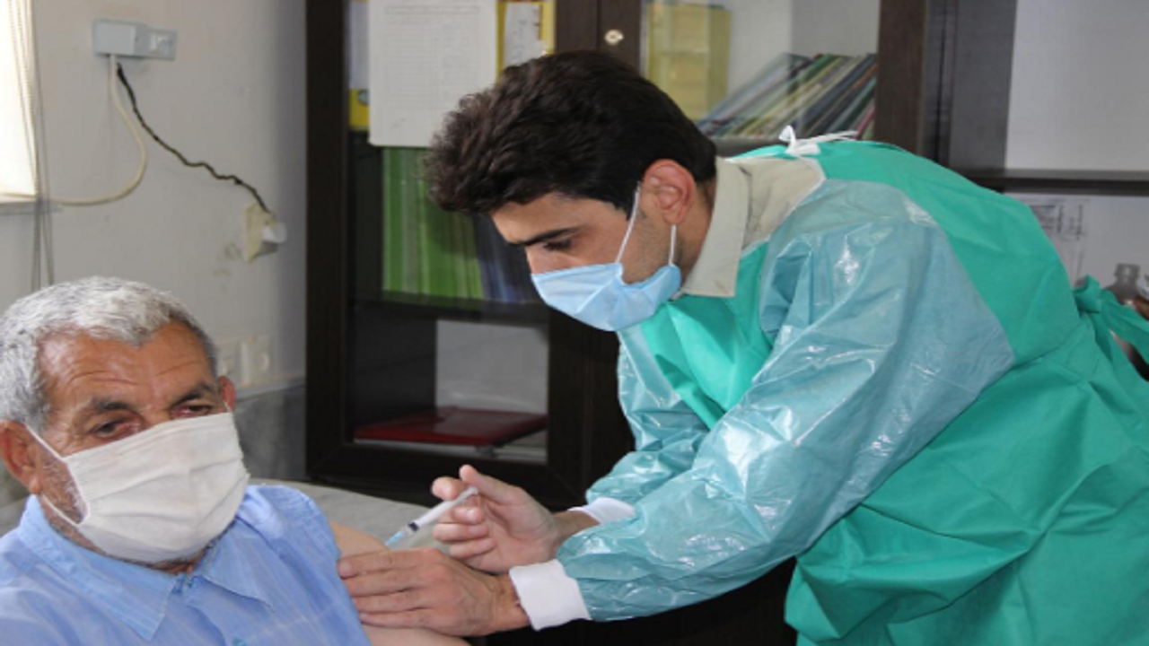 تزریق واکسن کرونا در مراکز جامع سلامت مهریز
