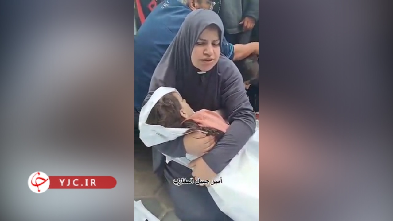 گریه و بی‌قراری مادر فلسطینی کنار جنازه فرزندش + فیلم