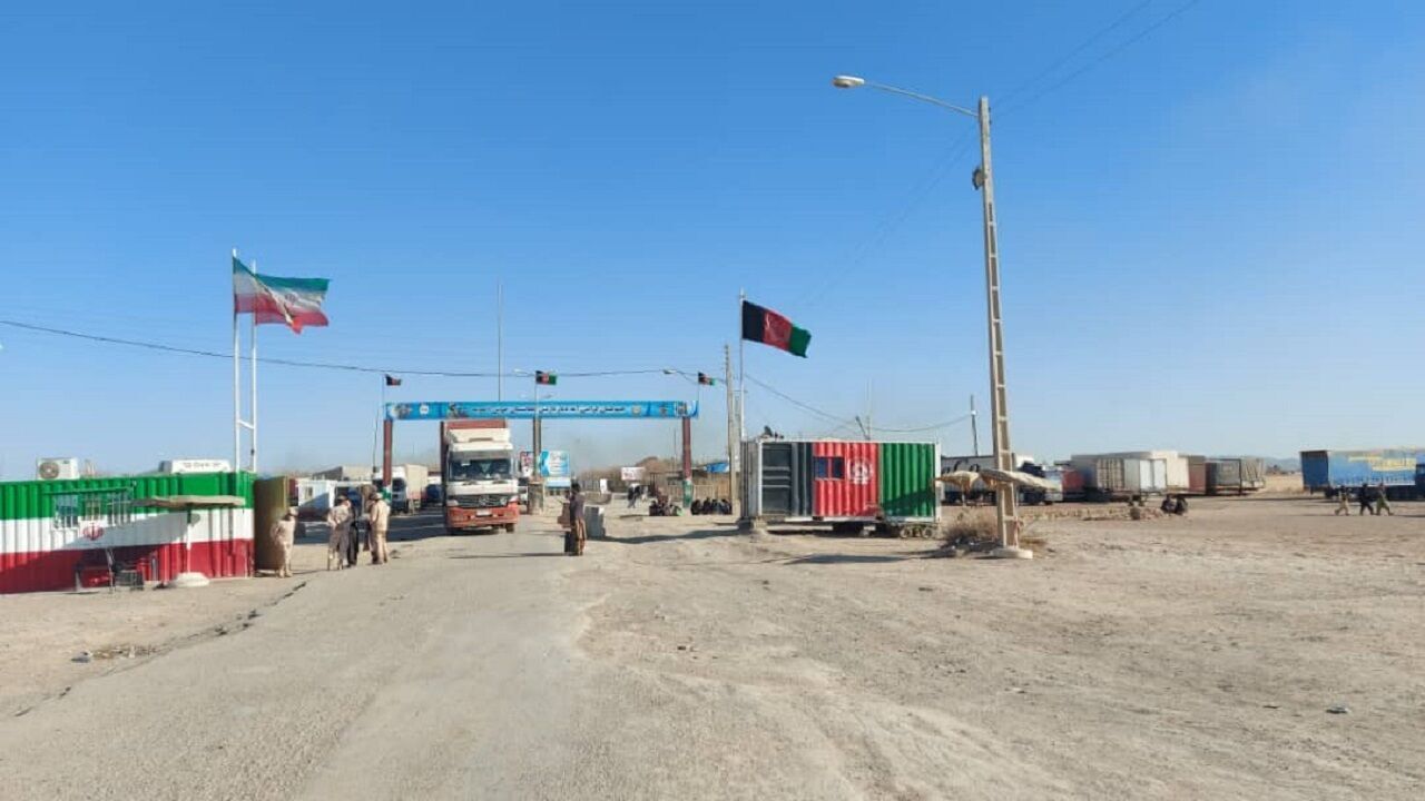 محدودیت ۲۰ روزه ورود ناوگان باری ایرانی به مرز اسلام‌قلعه افغانستان لغو شد
