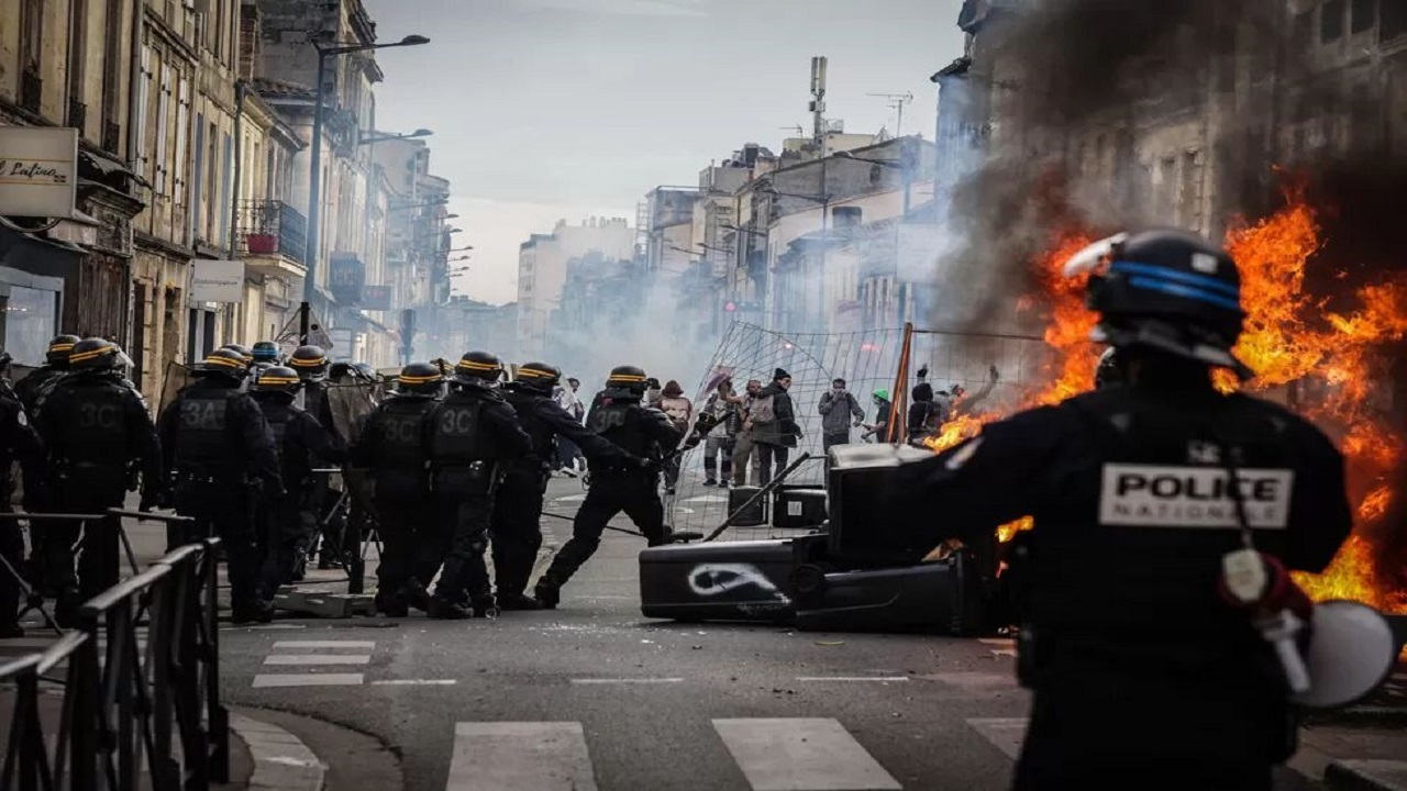 بازداشت ۳۸۰ نفر در ناآرامی‌های سال نو فرانسه