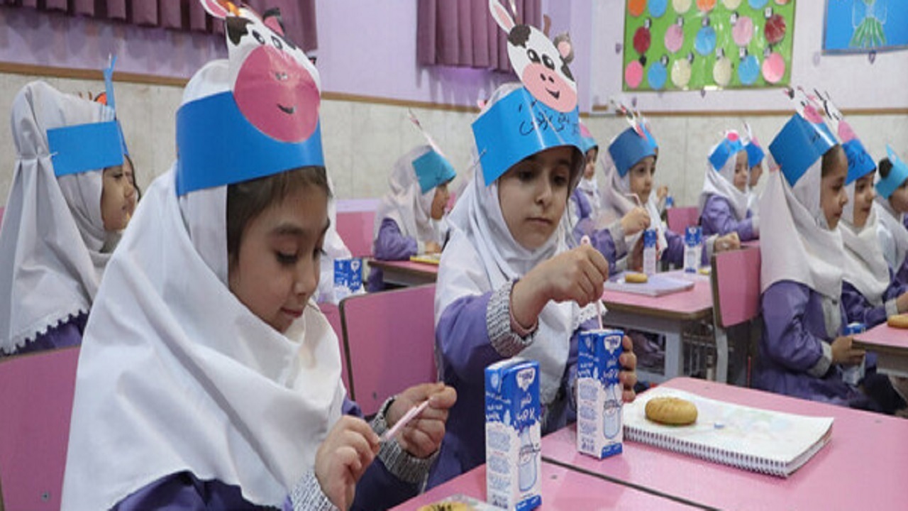 توزیع شیر در ۳۲۰۱ مدرسه آذربایجان شرقی