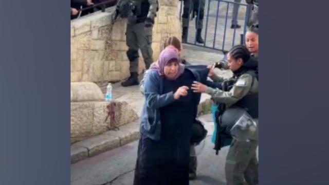 برخورد وحشیانه نیرو‌های اشغالگر با یک زن مسن فلسطینی + فیلم