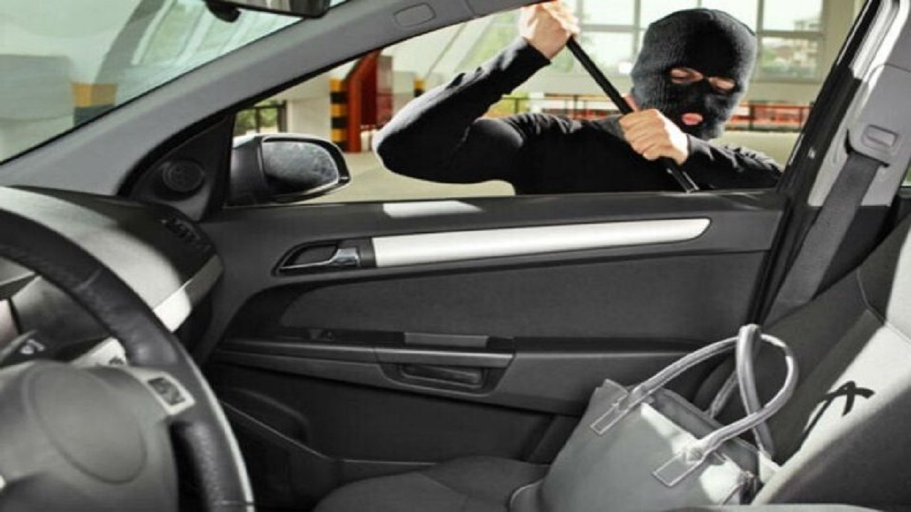 دستگیری و انهدام باند سرقت محتویات داخل خودرو