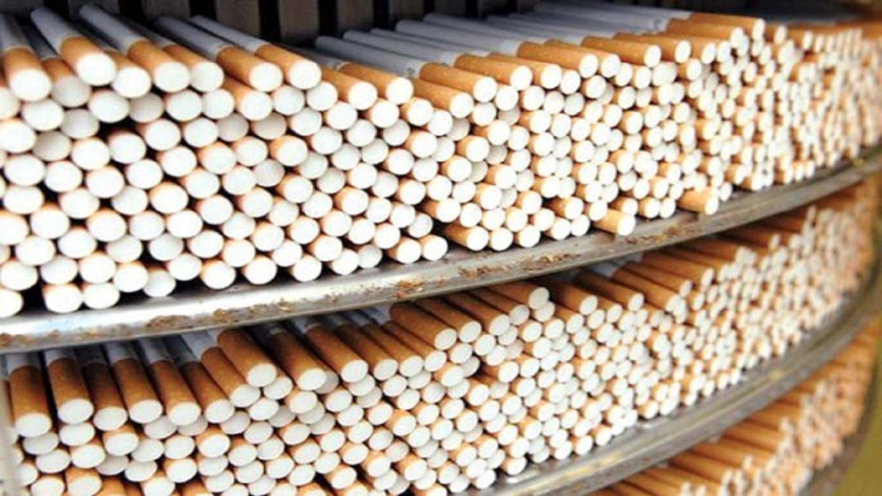 کشف انواع سیگار قاچاق از دو بنگاه اقتصادی در قم