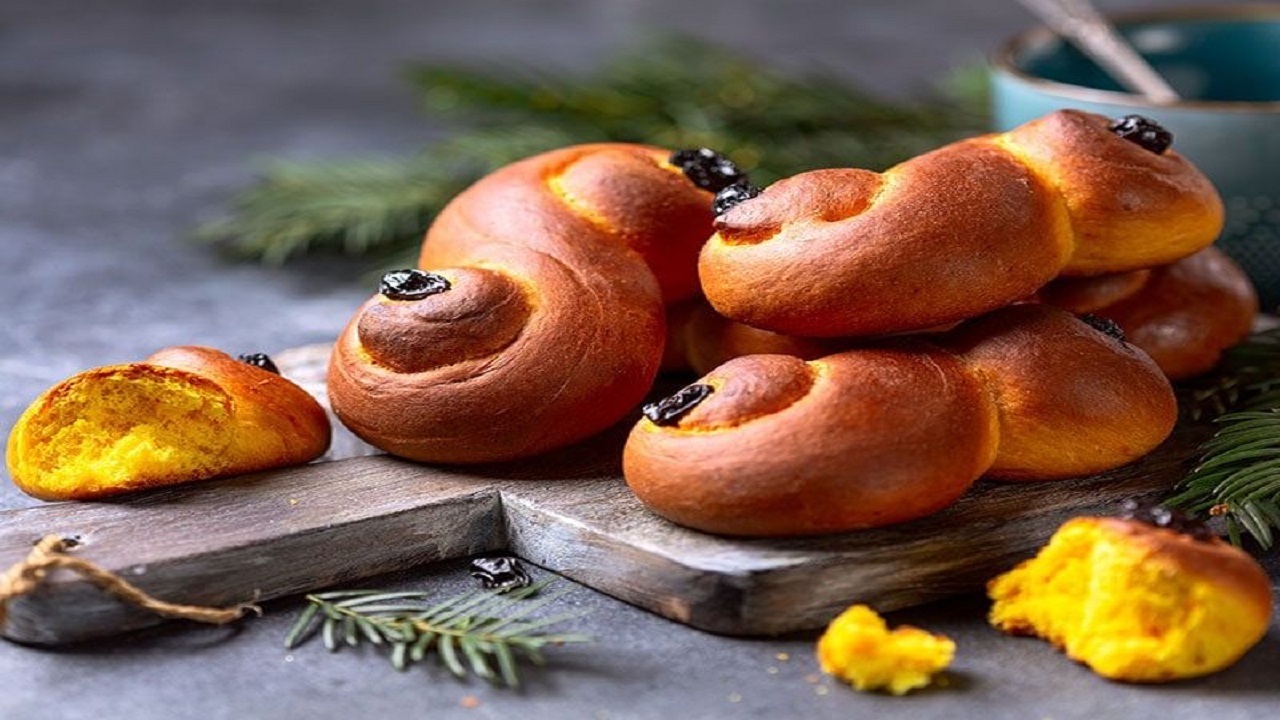- طرز تهیه نان زعفرانی سوئدی برای صبحانه
