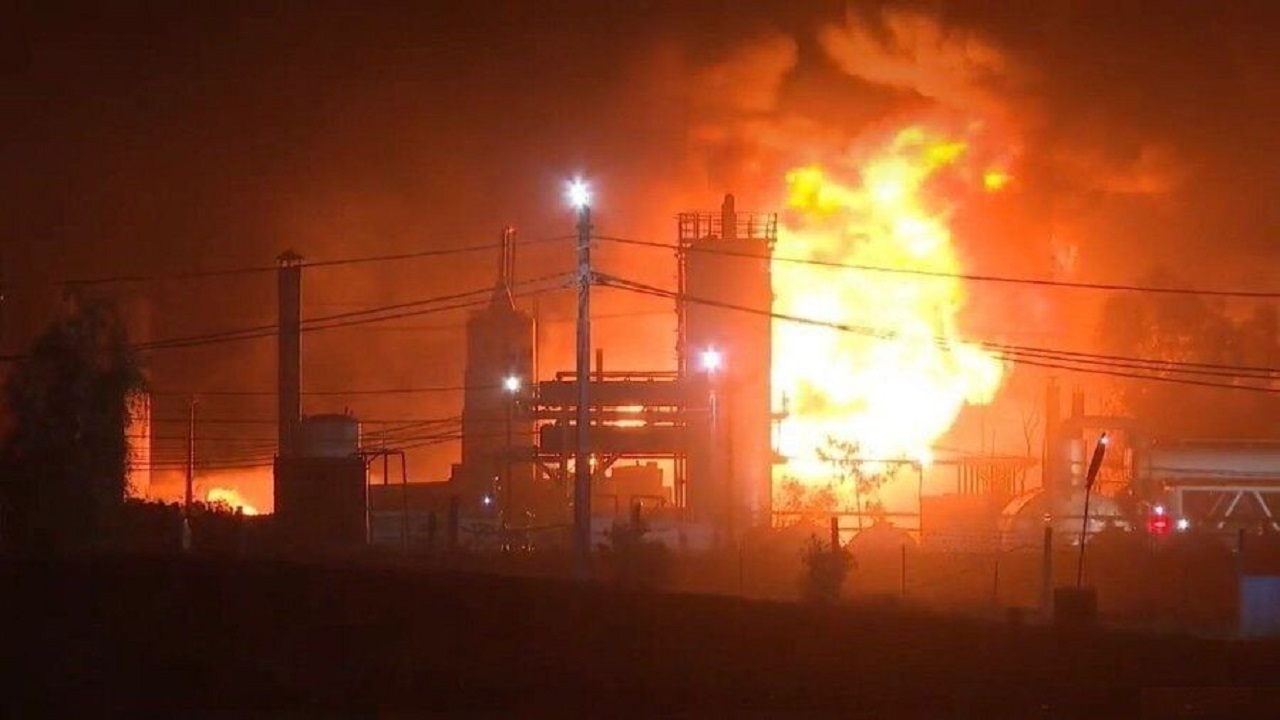 آتش سوزی در پالایشگاه نفت عراق + فیلم