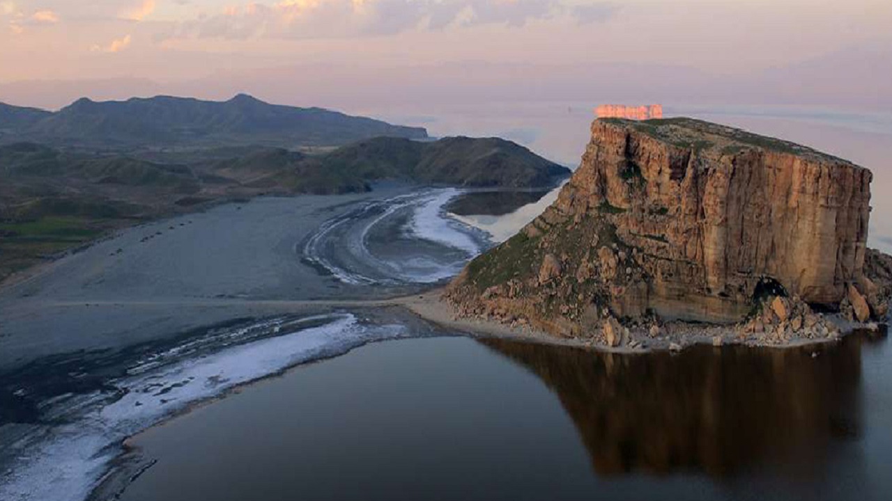 وسعت دریاچه ارومیه به ۹۳۰ میلیون مترمکعب رسید/ آغاز احیای تالاب‌های اقماری دریاچه