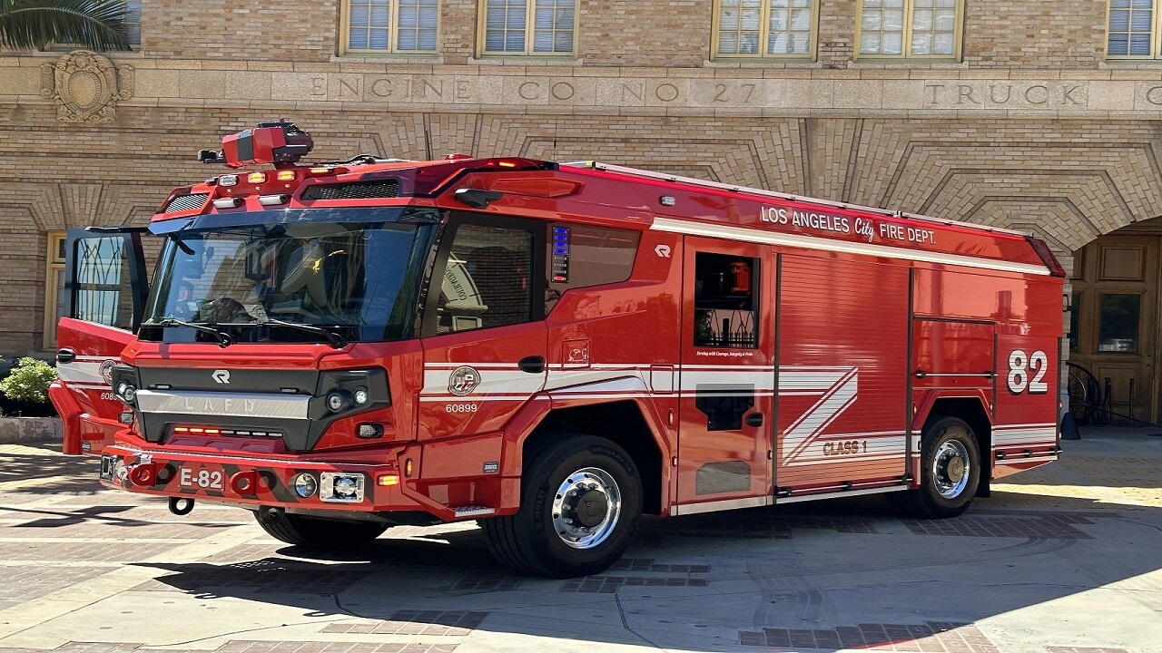 عجیب‌ترین ماشین آتش‌نشانی جهان با دو سر! + فیلم
