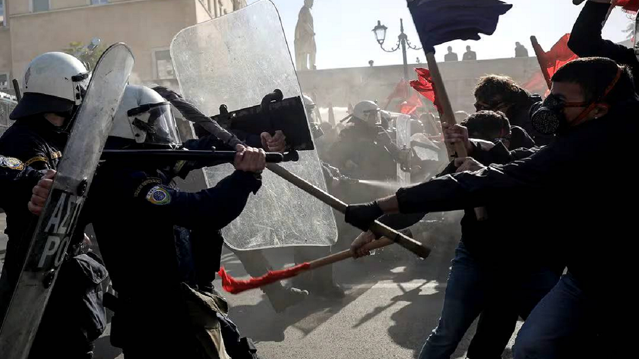 درگیری پلیس و تظاهرکنندگان در یونان