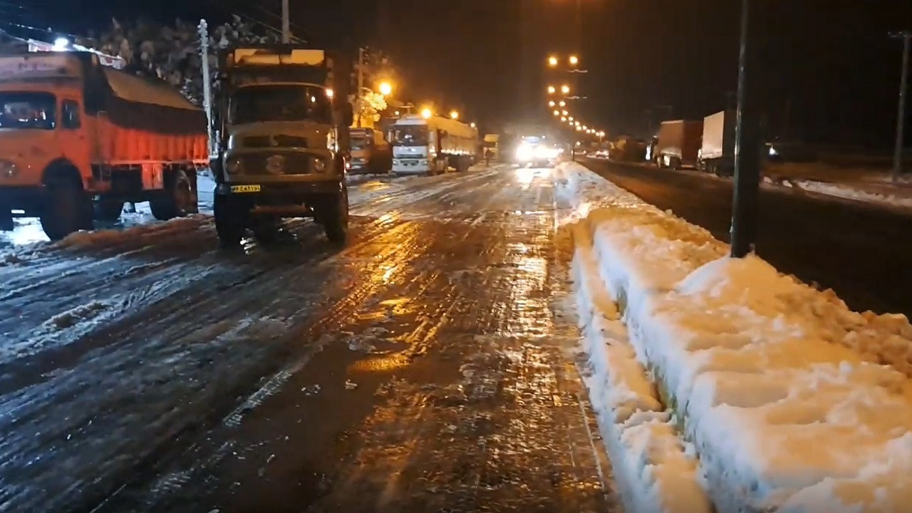 گزارش شهروندی از وضعیت برفی جاده شاهرود به سبزوار + فیلم