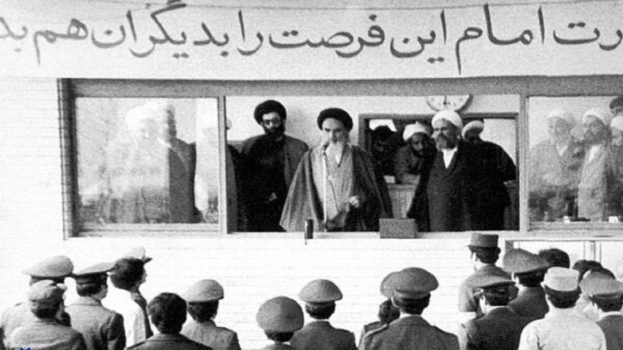 دیدار مرحوم عبدالحسین پرتوی با رهبر انقلاب + فیلم
