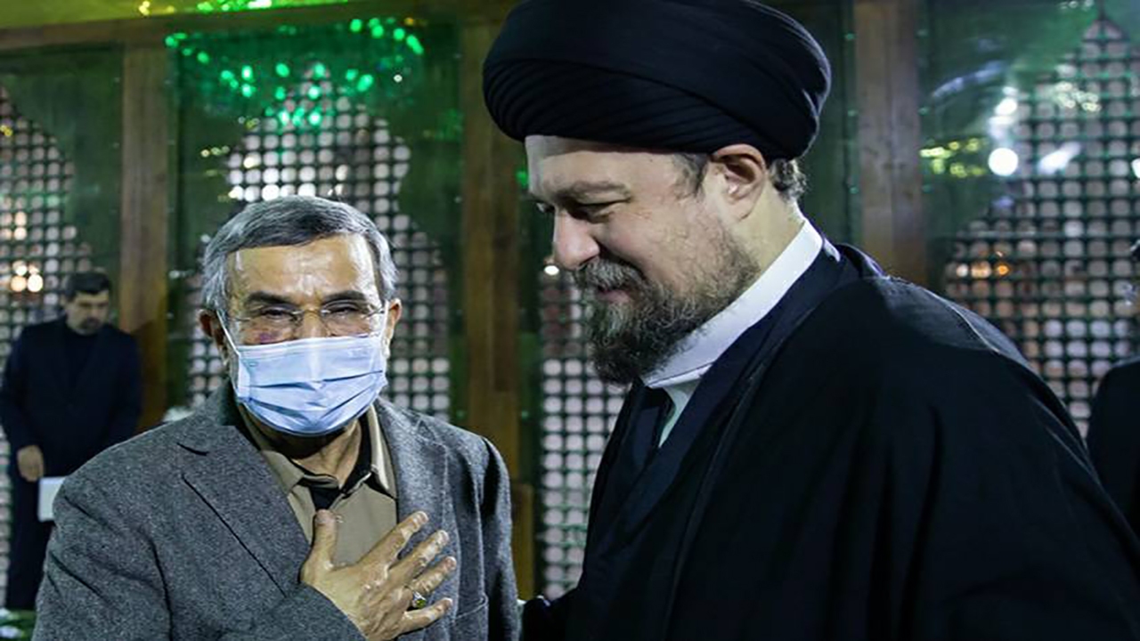 حضور احمدی‌نژاد با صورت کبود در مرقد امام (ره) + تصاویر