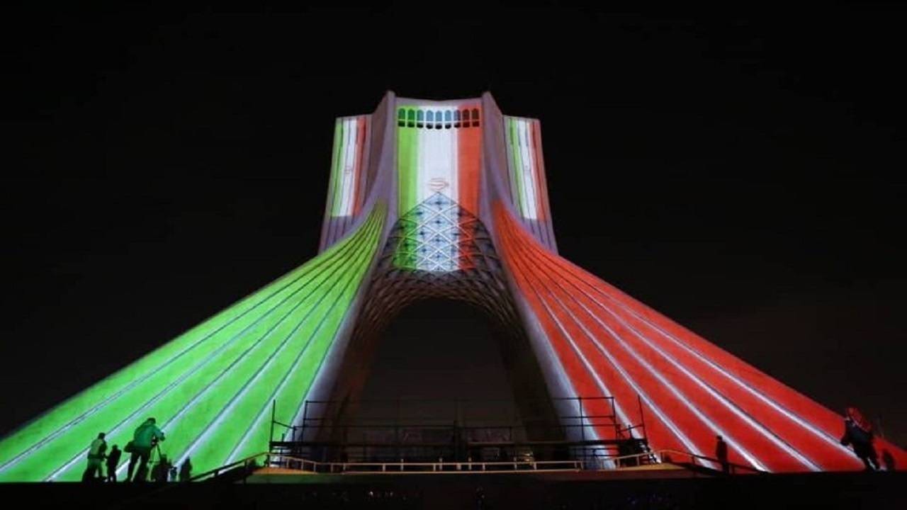 اجرای ویدیومپینگ برج آزادی در شب پیروزی انقلاب اسلامی+ فیلم