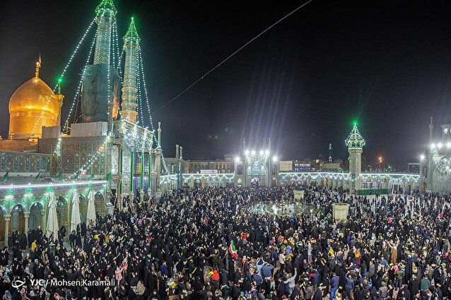 جشن پیروزی انقلاب اسلامی ایران در حرم حضرت معصومه (س)