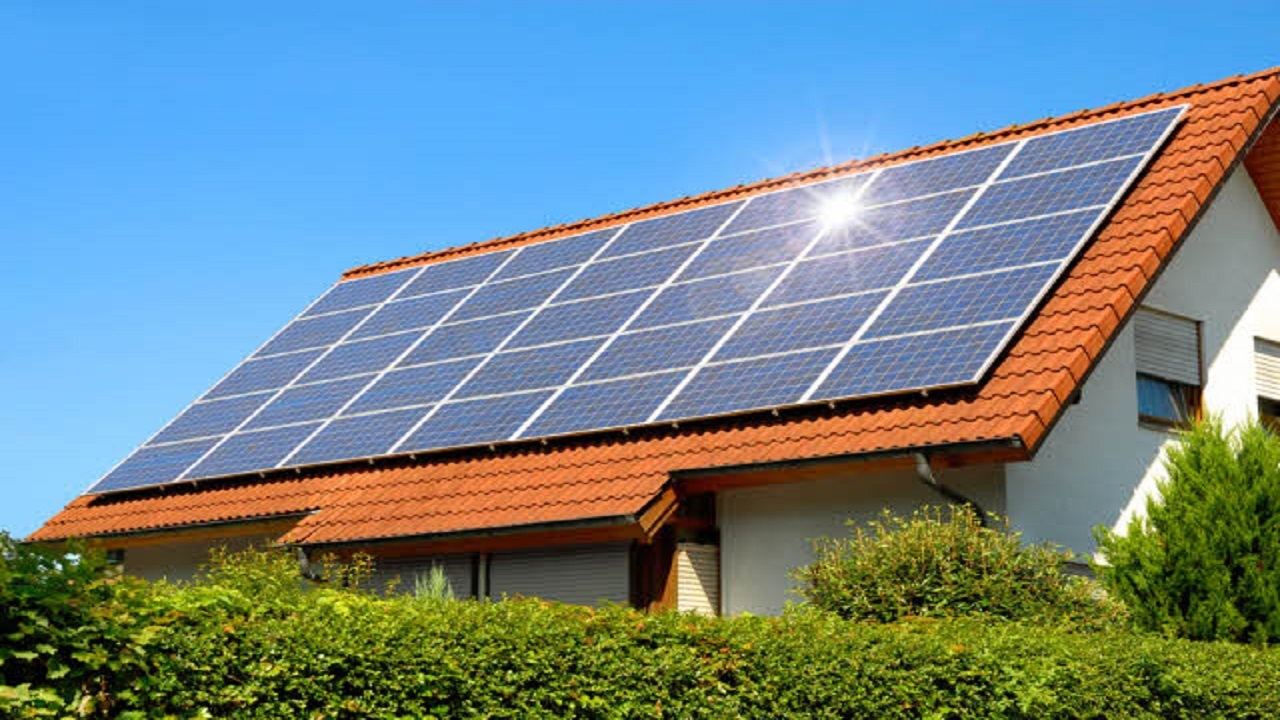 بهره برداری از پنل‌های خورشیدی خانگی در یزد