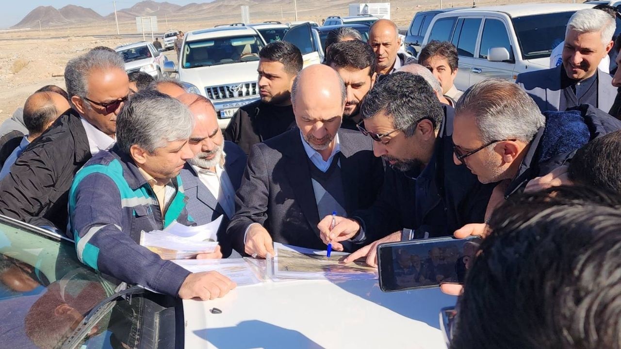 وزیر نیرو از بزرگترین آب شیرین کن خاورمیانه در سیستان و بلوچستان بازدید کرد