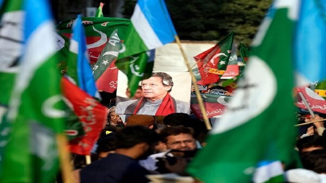 تظاهرات طرفداران حزب عمران خان در پاکستان + فیلم