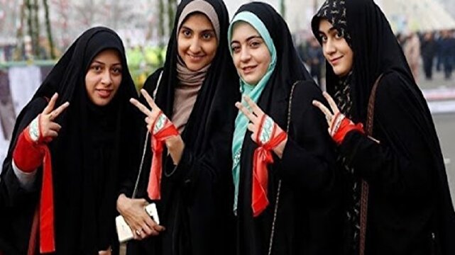 - چرا الگوی زن انقلاب اسلامی مورد هجمه غرب است؟