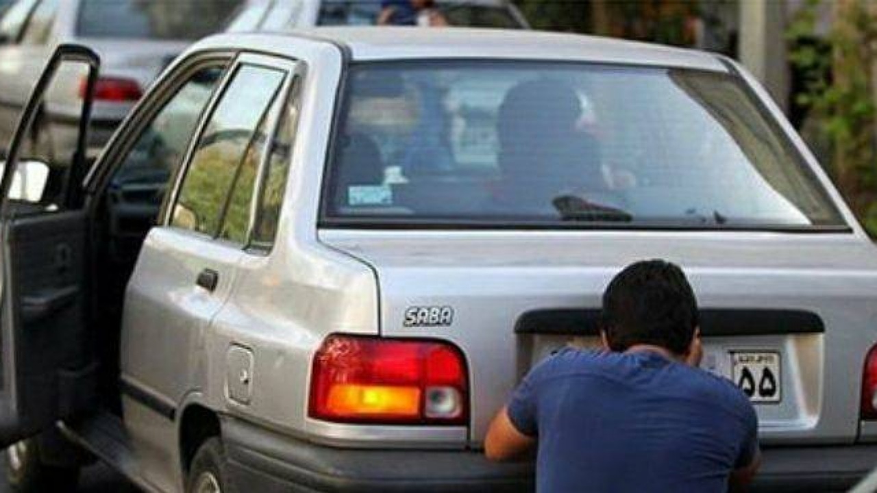 دستگیری سارق پلاک خودرو‌های پارک شده در کهنوج