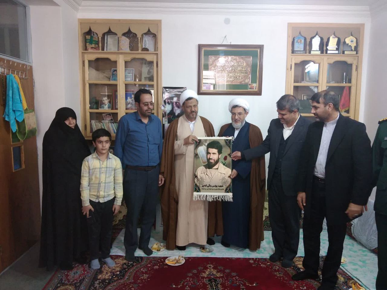 مقامات قضائی استان با خانواده سردار شهید حاج یونس زنگی آبادی دیدار کردند
