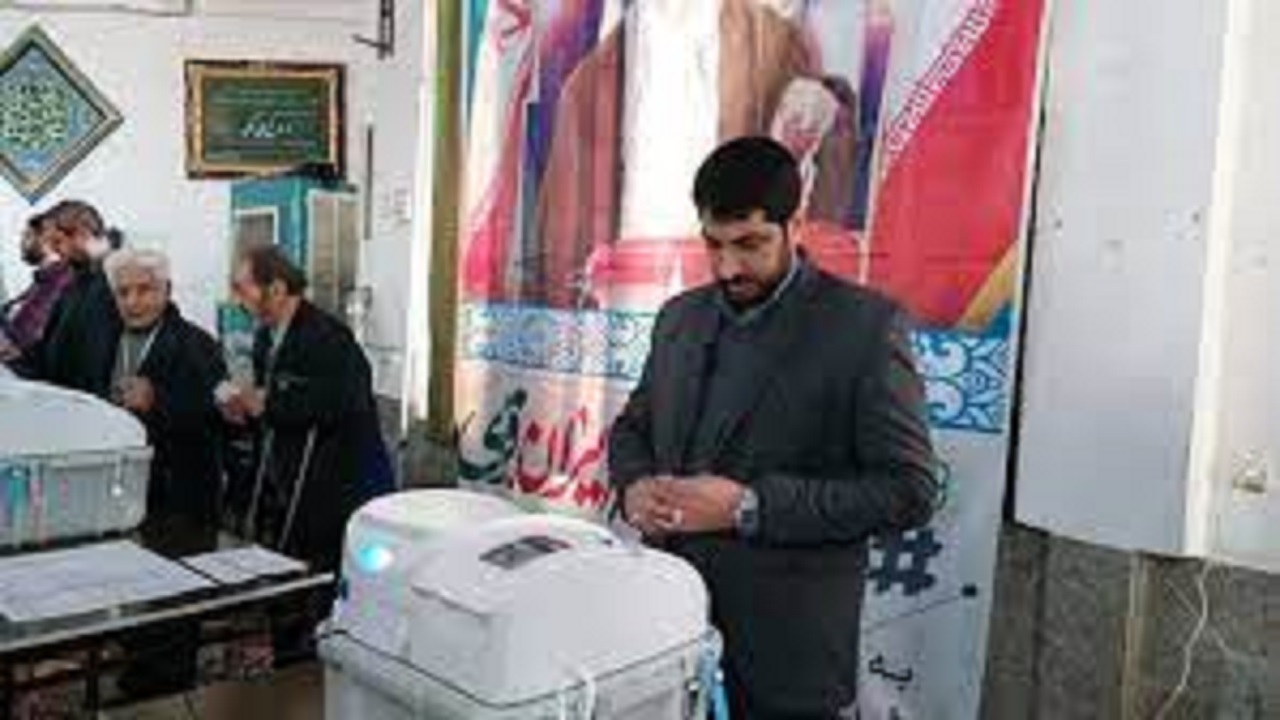 انتخابات در ۲۲۰ شعبه اخذ رأی ملایر به شکل تمام الکترونیک در حال انجام است