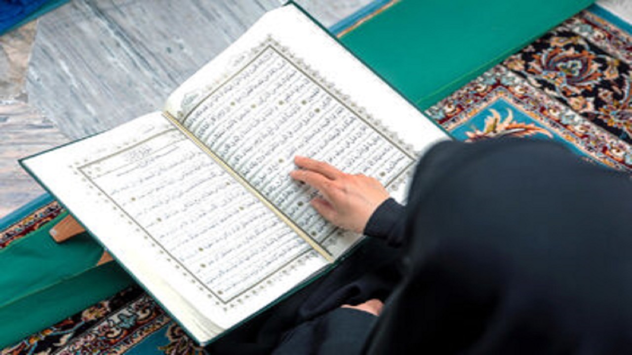 آیا خواندن قرآن به نیابت از میت توسط دستگاه‌های الکترونیک معتبر است؟