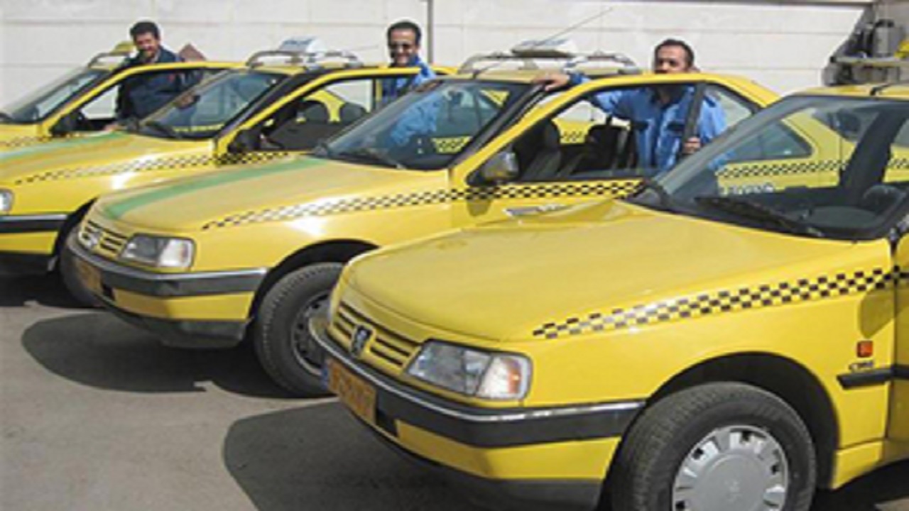 ۱۰۰ کارت شناسایی ویژه رانندگان تاکسی در خرم آباد صادر شد