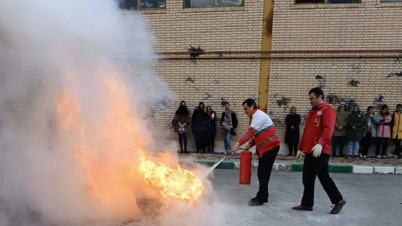 تمرین خروج ایمن در زمان آتش سوزی در آذربایجان شرقی