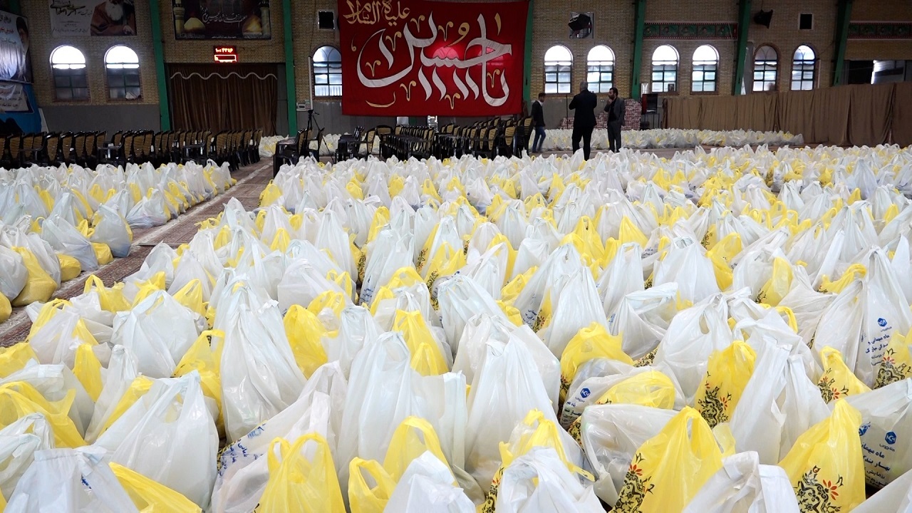 توزیع ۱۵ هزار بسته معیشتی در خمینی شهر