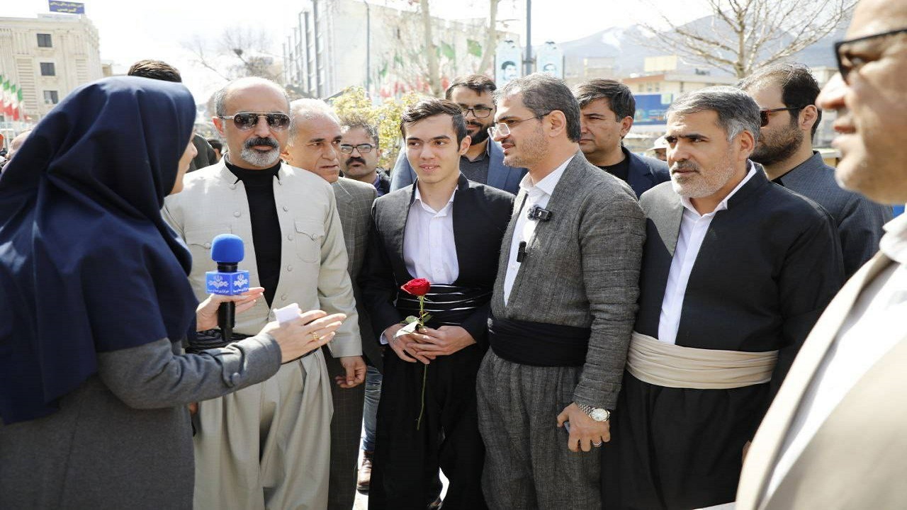 حضور استاندار کردستان در بازار سنندج با لباس محلی + فیلم و تصاویر