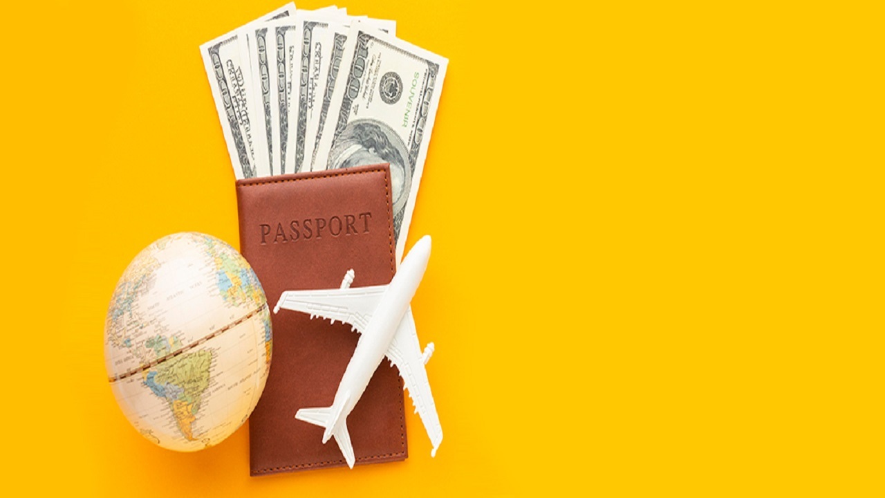 ارز مسافرتی؛ رانت یا کمک‌هزینه سفر؟/ قطع دست دلالان ارزی با حذف ارز مسافرتی