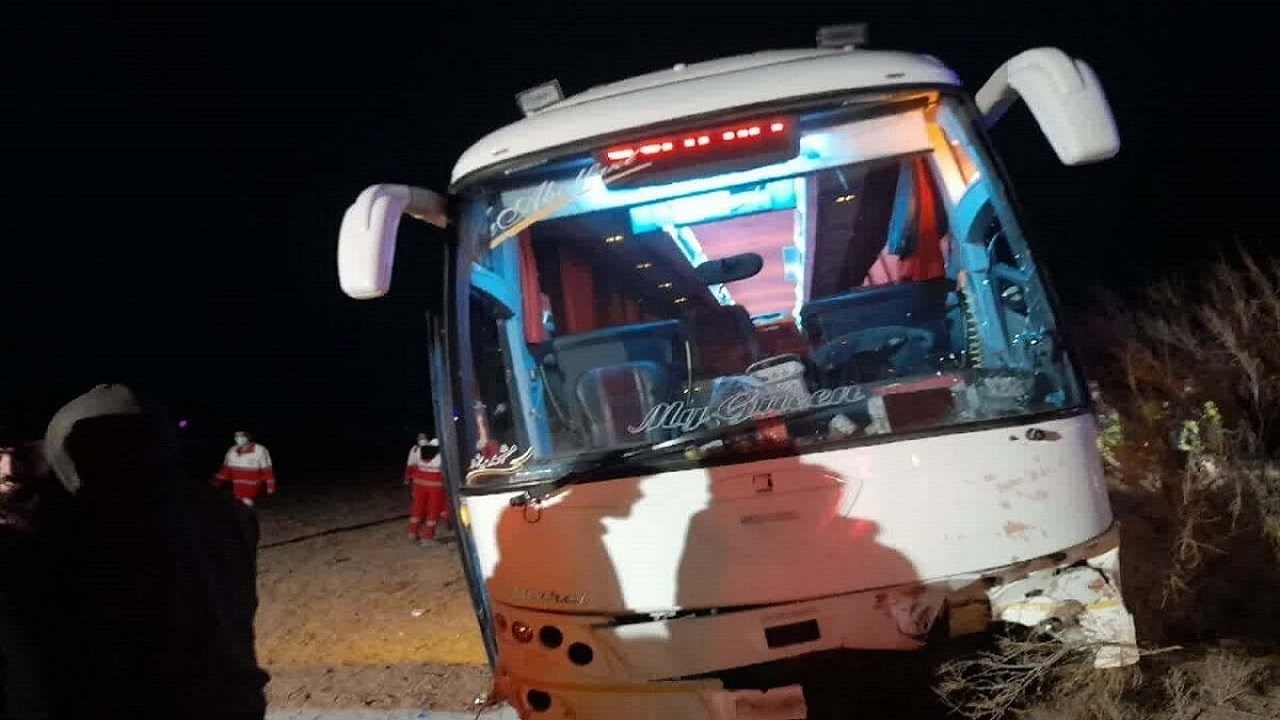 برخورد کامیون با اتوبوس در جاده ارومیه- تبریز یک فوتی و ۱۴ مصدوم داشت