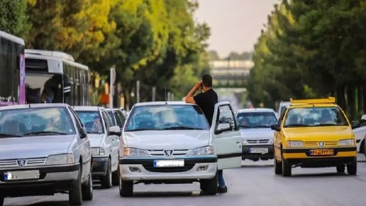 پارک دوبل خودروها، معضل ترافیکی اصفهان در روز‌های پایانی سال