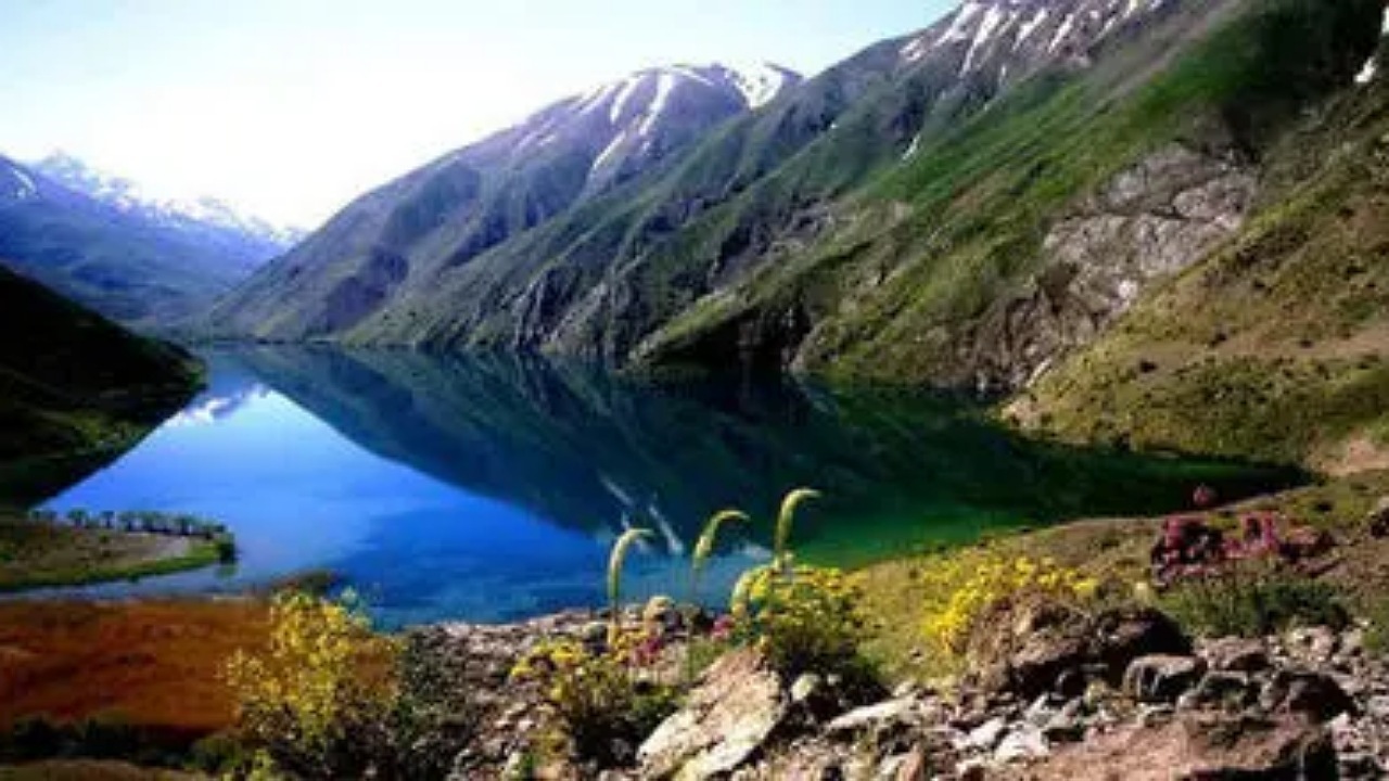 دریاچه زیبای گهر محصور در کوه های بلند اشترانکوه + فیلم