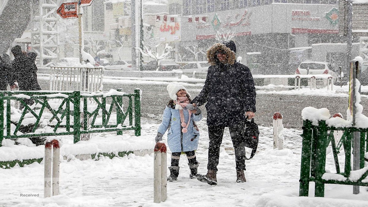 بارش برف و برودت هوا مدارس برخی شهر‌های استان اردبیل را تعطیل کرد