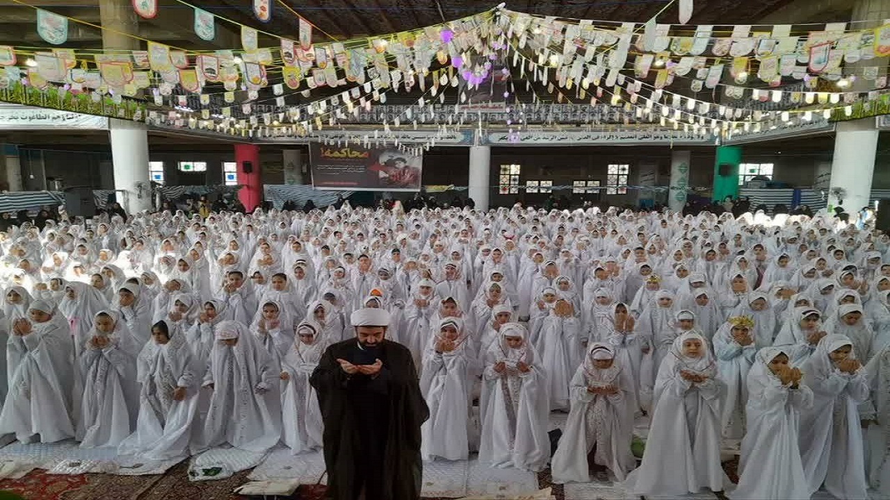 برگزاری مراسم جشن تکلیف ۱۰۰۰ دانش آموز دختر در دلفان + تصاویر
