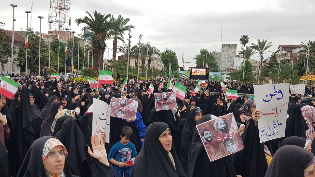 برگزاری اجتماع مردمی حمایت از حجاب و عفاف در رشت + فیلم
