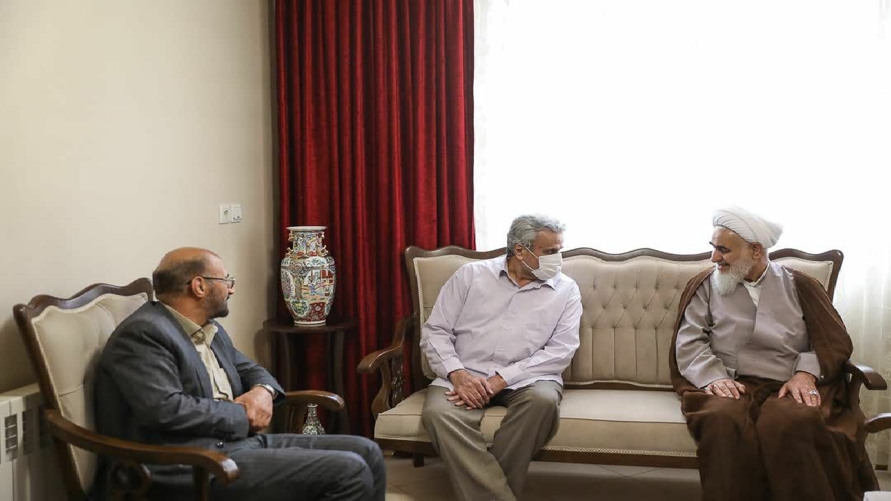 دیدار امام جمعه قزوین با چهار تن از اساتید و معلمان