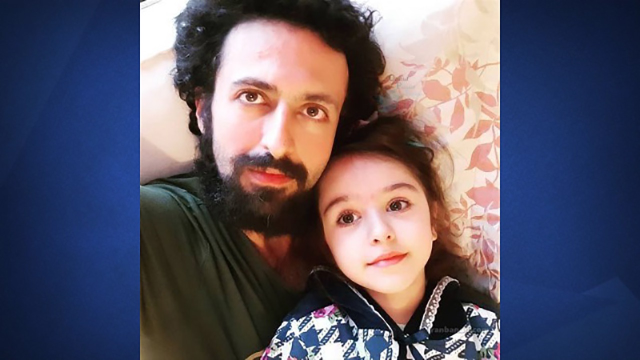 حضور مرحوم حسام محمودی و دخترش در برنامه خندوانه + فیلم