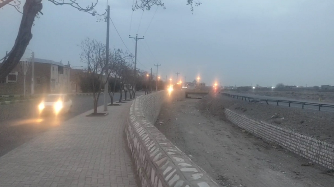 رنجش کاشانی‌ها از وضعیت نامناسب پیاده روی بلوار ساحلی + فیلم
