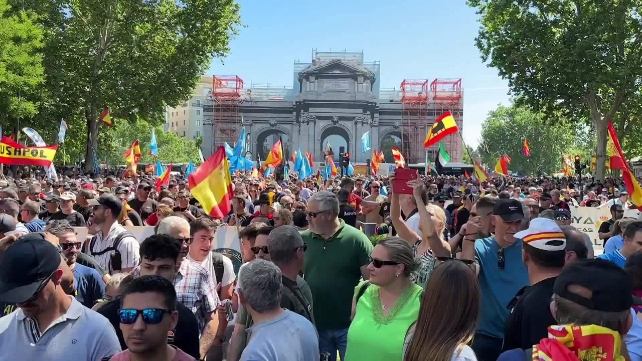تظاهرات افسران پلیس اسپانیا در اعتراض به سیاست‌های دولت