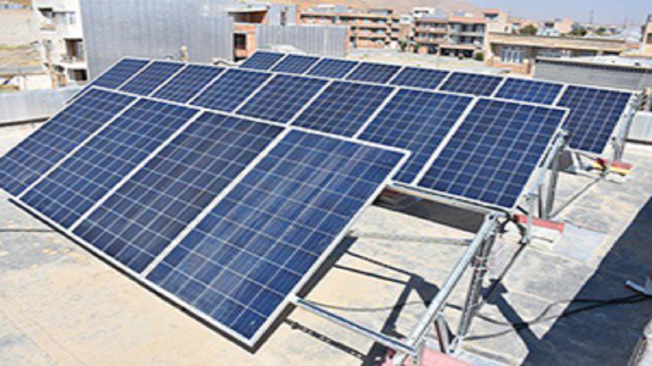 ۱۳ پنل خورشیدی بین عشایر بروجرد توزیع شد